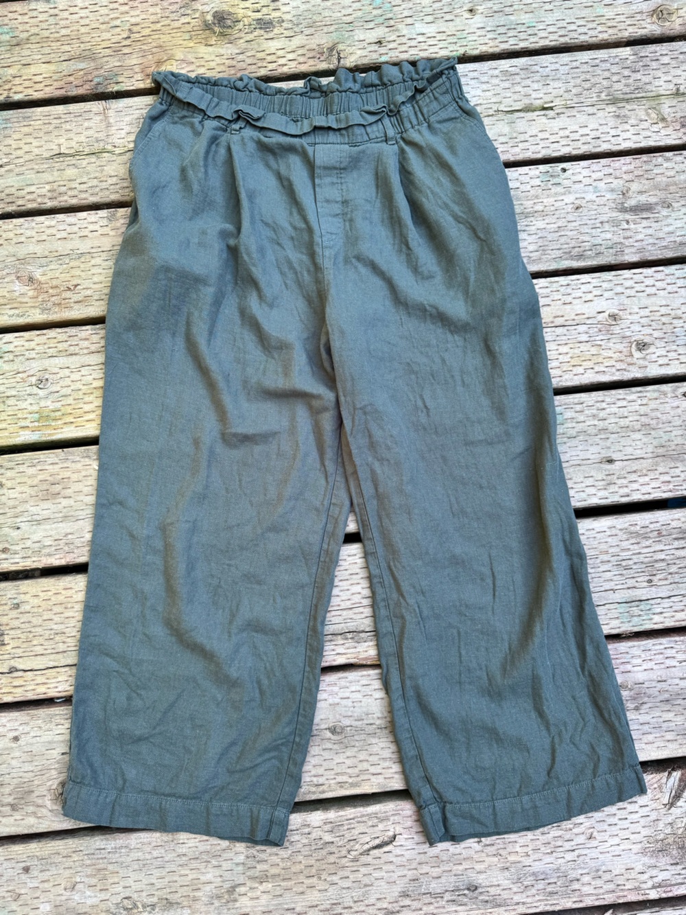 Uniqlo Dark Olive Linen Blend Joggers olive green. Great condition